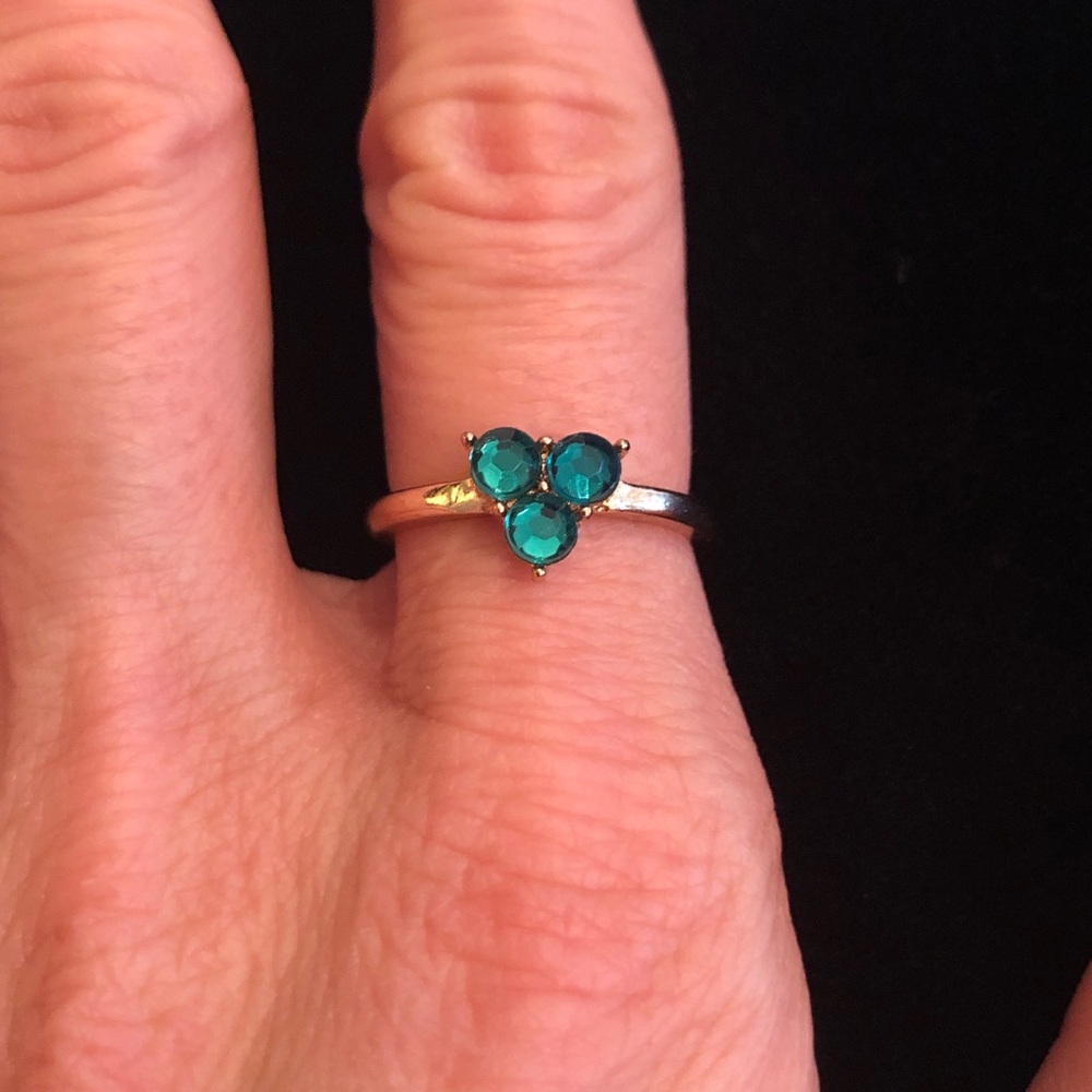 Elegant Emerald Green Faux Gemstone Ring